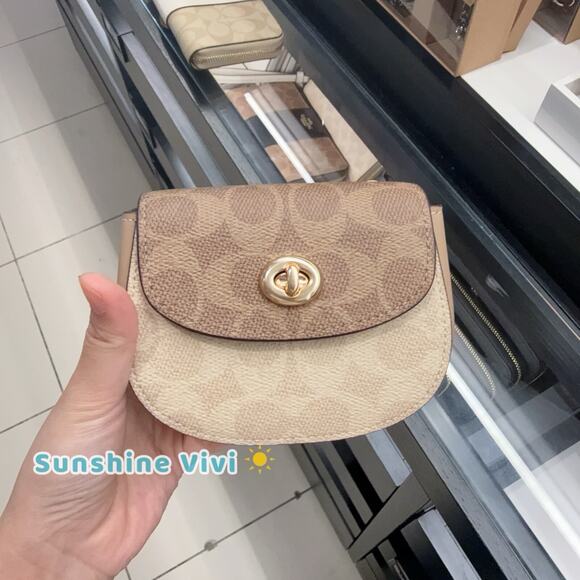 NWT Coach Turnlock Card Case In Blocked Signature Canvas CZ474 Gold/Sand/Tan - Picture 1 of 5